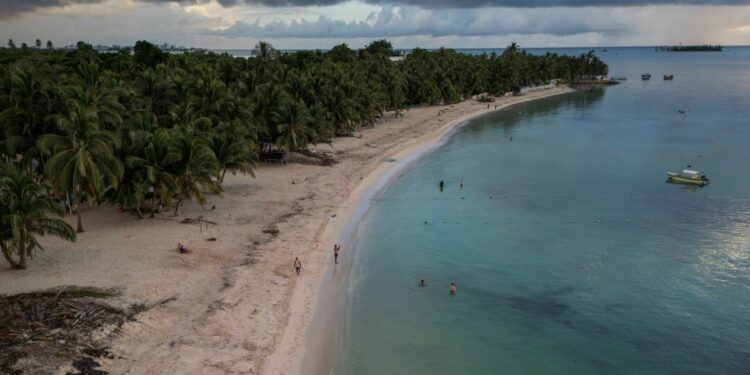 En Colombia se realizan operativos contra la migración ilegal desde la Isla de San Andrés…