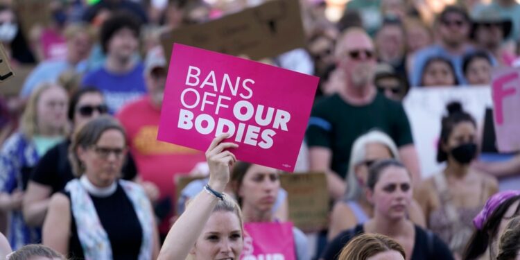 El aborto es el tema electoral que más preocupa a mujeres estadounidenses menores de 30 años