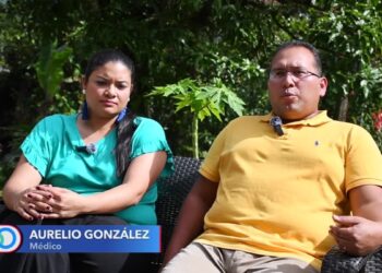 Pareja de médicos panameños se forma en Medellín para luego volver a su pueblo y salvar vidas