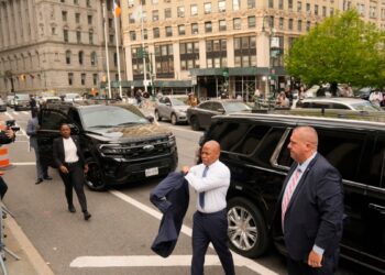 Fiscalía dice que presentará más cargos contra alcalde de Nueva York