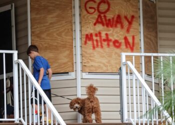 Milton se debilita a huracán categoría 4