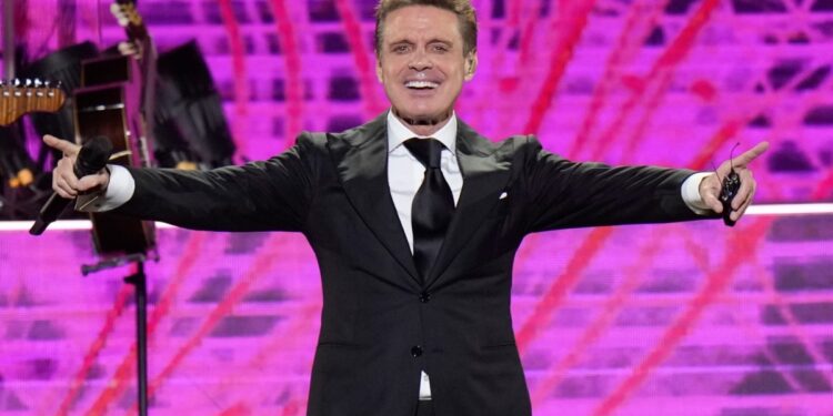 Luis Miguel inicia una temporada para romper récords en México