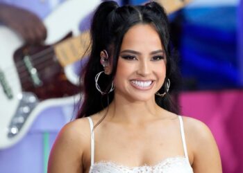 Becky G se afianza en la música regional mexicana con “Encuentros”