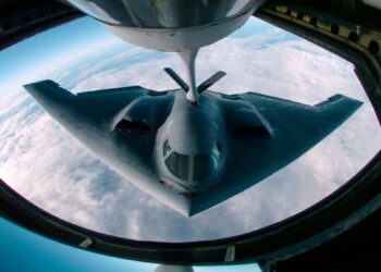 EEUU ataca a búnkeres de hutíes en Yemen con bombarderos furtivos B-2