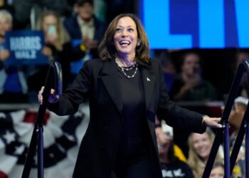 Los candidatos demócratas, Kamala Harris y Tim Walz, extreman esfuerzos en Pensilvania para hablar de aborto, economía y planes sociales
