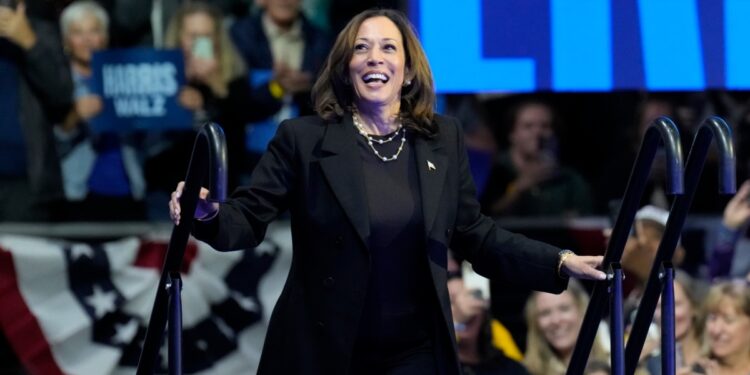Los candidatos demócratas, Kamala Harris y Tim Walz, extreman esfuerzos en Pensilvania para hablar de aborto, economía y planes sociales