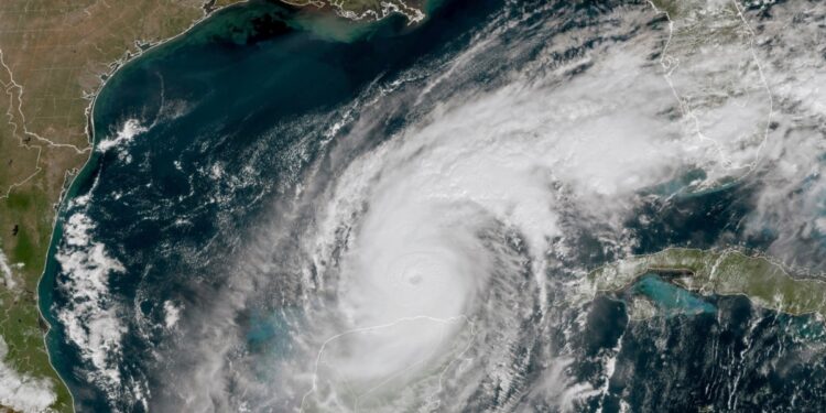Florida se prepara para la catastrófica llegada del huracán Milton