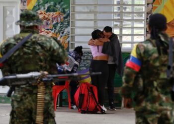 Tribunal de Paz de Colombia imputa a militares por tortura y persecución