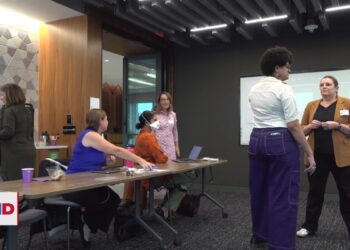 Periodistas aprenden cómo mantenerse seguros durante la cobertura de las elecciones en EEUU