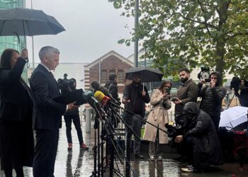 Dan cadena perpetua a hombre que chantajeó a unas 3.500 niñas por internet