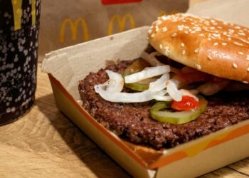 McDonald’s culpa a proveedor de cebollas por brote bacteriano en sus hamburguesas