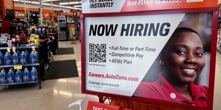 Caen las solicitudes semanales de subsidio por desempleo en EEUU