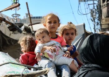 ONU afirma que la ayuda que ingresa a Gaza ha caído a su nivel más bajo en meses