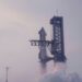 Los ingenieros de Space X mostraron la audacia de atrapar en el aire un cohete que retornaba a la plataforma de lanzamiento