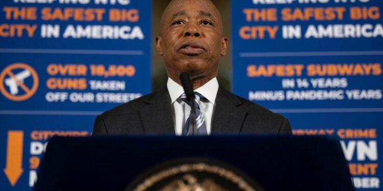 Nueva York: Exasesor del alcalde, acusado de corrupción, habría manipulado testigos y pruebas