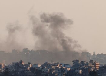 Ataques aéreos israelíes dejan 18 muertos en el centro de Beirut