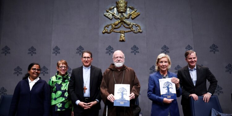 Iglesia católica debe indemnizar mejor a víctimas de abusos y admitir errores, según comisión