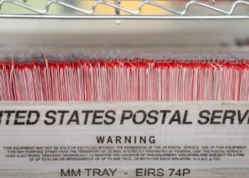 Más de 23 millones de personas ya votaron en EEUU; Harris y Trump recorren estados en disputa