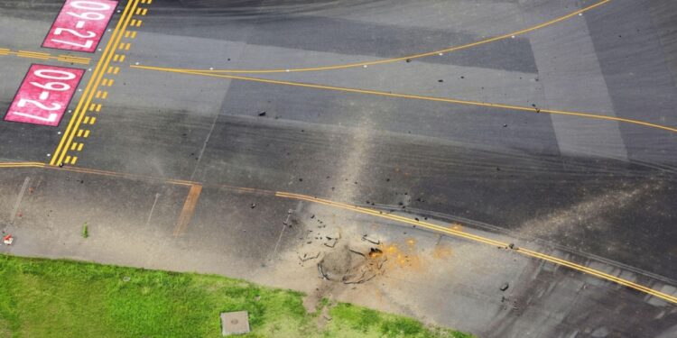 Una bomba de la II Guerra Mundial estalla en un aeropuerto japonés sin causar heridos