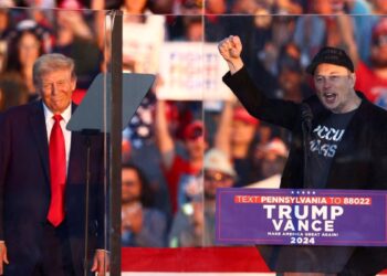 ¿Cómo el hombre más rico del mundo ayuda a la candidatura presidencial de Trump?