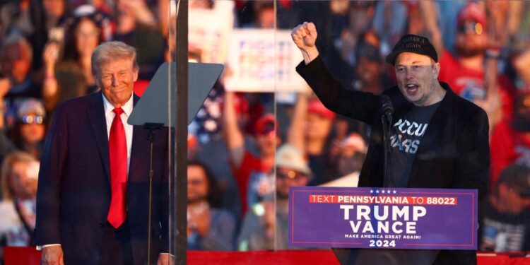 ¿Cómo el hombre más rico del mundo ayuda a la candidatura presidencial de Trump?