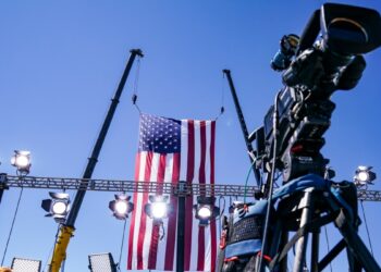 ¿Por qué las redacciones buscan mantenerse a salvo mientras se acerca la elección presidencial en EEUU?