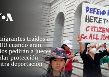 Inmigrantes traídos a EEUU cuando eran niños pedirán a jueces avalar protección contra deportación
