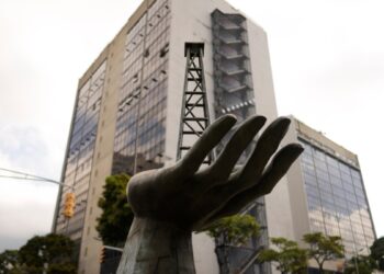 Venezolana PDVSA reinicia unidad clave para producción de gasolina de segunda mayor refinería