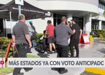 Florida y otros estados inician votación adelantada en persona