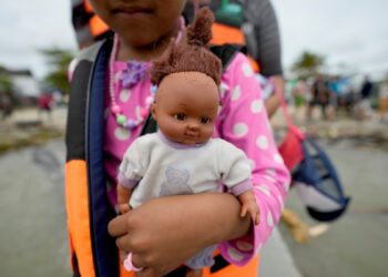 Migrantes menores venezolanos enfrentan acoso en las aulas
