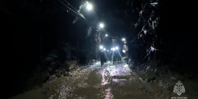 Un muerto y 12 personas atrapadas bajo tierra en una atracción turística minera de Colorado