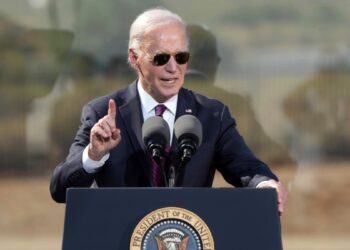 Biden se disculpa con pueblos originarios por el “pecado” de internados del gobierno
