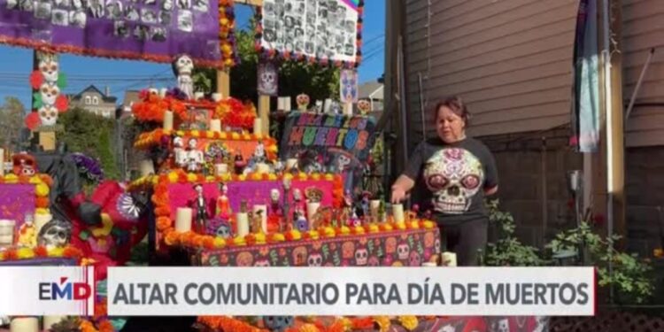 Mujer de Chicago construye gran altar de Día de Muertos