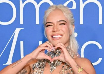 Con ocho Latin Billboard la colombiana Karol G reina en los premios y supera a Peso Pluma