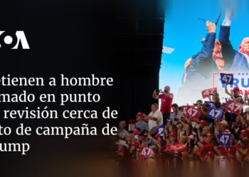 Detienen a hombre armado en punto de revisión cerca de acto de campaña de Trump