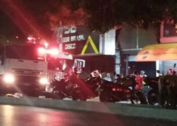 Incendio de gran magnitud afectó club nocturno en Maracay
