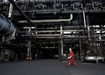 La OPEP y Rusia evaluarán mañana si comienzan a abrir los grifos en diciembre