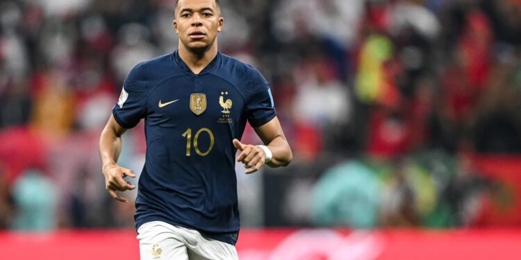Mbappé denunciará a los medios que lo acusaron de violación