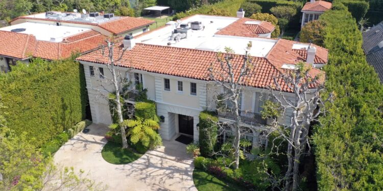 La mansión de los Menéndez encuentra nuevos dueños tras décadas de controversia