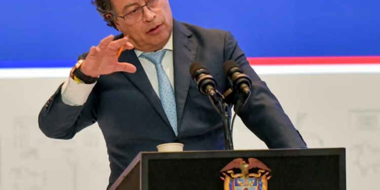 Petro: Claudia Sheinbaum colaboró con la guerrilla colombiana del M-19