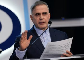 Tareck William Saab solicita detención de once funcionarios argentinos por caso Emtrasur