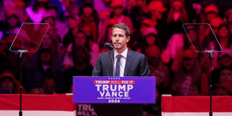 Políticos y famosos de EEUU critican a cómico aliado de Trump por llamar «basura» a Puerto Rico