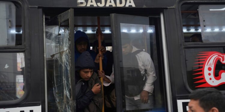 Tercer paro del transporte público en un mes en protesta por el alza de la delincuencia en Perú