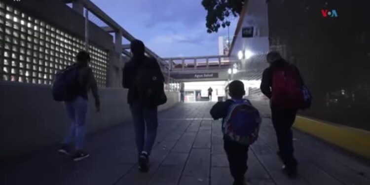 Gobierno de Venezuela pide a profesores jubilados regresar a las aulas