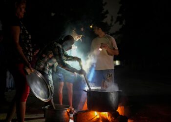 Continúa el apagón en Cuba; clases y actividades no vitales suspendidas