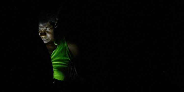 Hambre, pobreza y caos en zona oriental de Cuba tras apagones y un huracán