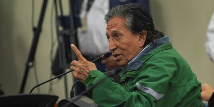 Expresidente peruano enfrenta juicio por corrupción en tribunal para exmandatarios