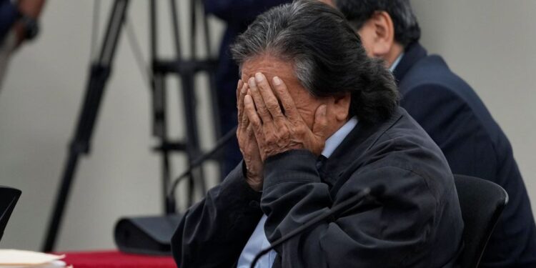 Corte de Perú condena a 20 años de prisión a expresidente por caso de Odebrecht
