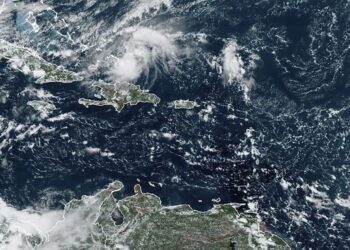 Huracán Oscar toca tierra en Bahamas y se dirige hacia Cuba