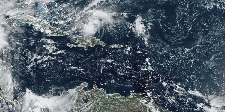 Huracán Oscar toca tierra en Bahamas y se dirige hacia Cuba